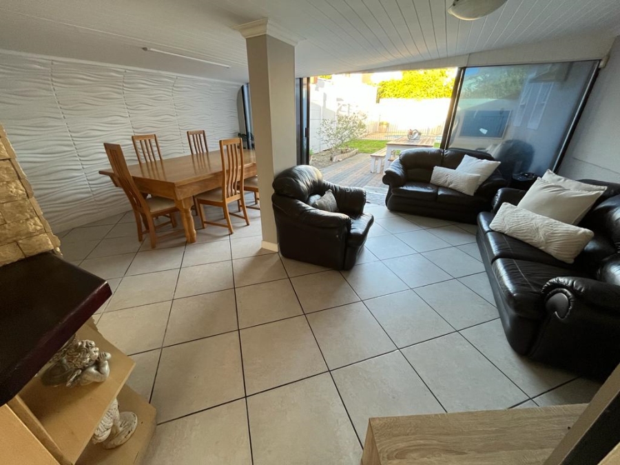 To Let 5 Bedroom Property for Rent in Richwood Western Cape